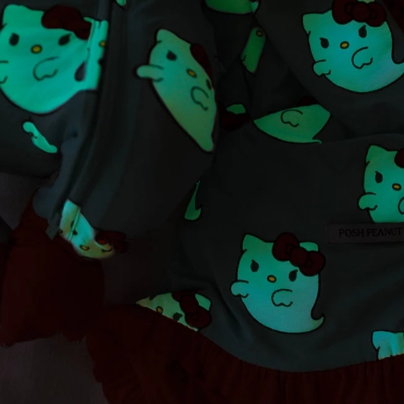 Hello kitty ghost ruffled luxette pattoo blanket - Picture 2 of 5